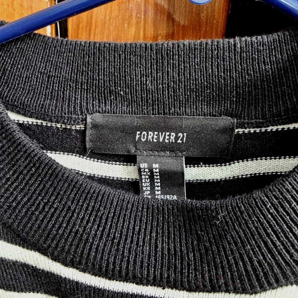 HP🎉 🖤 Forever 21 Black and White Striped Sweater Dress - Size M - Picture 2 of 6